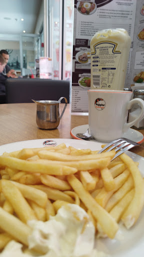 Photo of Poppins East Grinstead - 1-2 Queens Walk, East Grinstead RH19 4DW